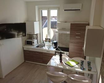 Apartments Budin Adri & Robi Rijeka City Center - Rijeka - Kjøkken