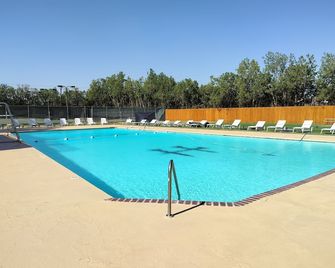 Peaceful Retreat near Texas Tech with Epic Game room! - Lubbock - Pool