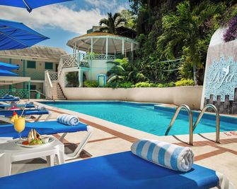 ديجا ريزورت - بسعر شامل جميع الخدمات - مونتيغو باي - حوض السباحة