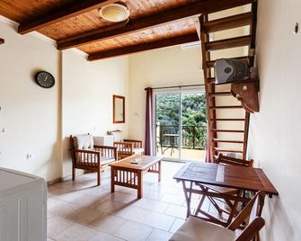 Despina studios and rooms - Raches - Living room