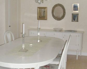 Holidays in the countryside between meadows and forests - Kinna - Dining room