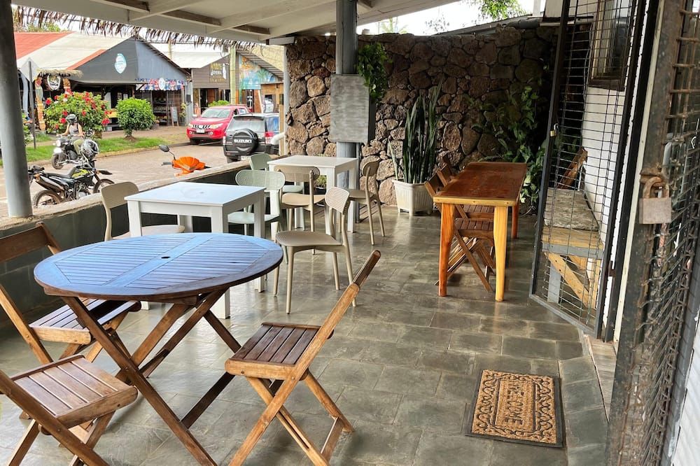 Inaki Uhi Hotel - Hanga Roa - פטיו