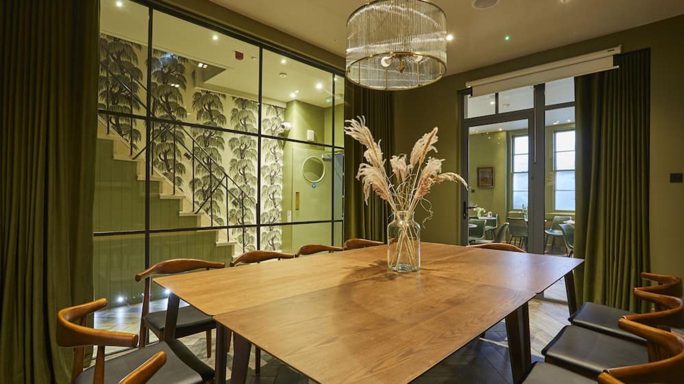 Georgian House Hotel