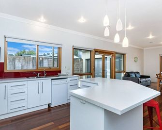 Linsdale - Port Fairy - Kitchen