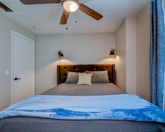 Memory Palace History Comes Alive Near Riverwalk - Tampa - Bedroom