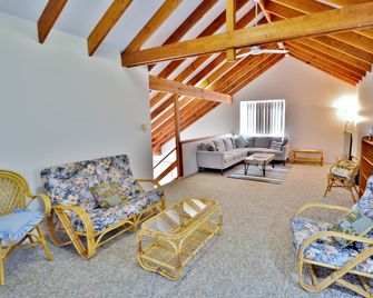 Lorraine's Place - Kalbarri, WA - Kalbarri - Вітальня