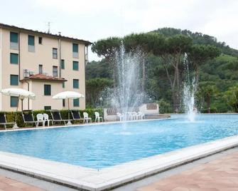 Grappolo D'Oro - Pietrasanta - Pool