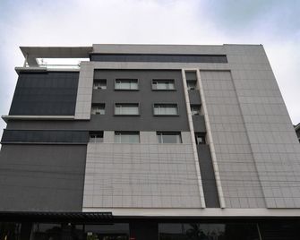 OYO 1038 The Kay Hotel - Vijayawada - Edificio