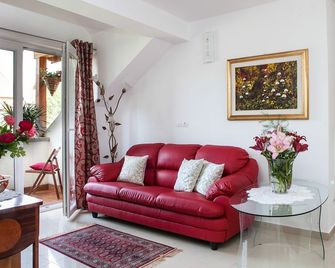 Forrest House Jacuzzi & Sauna - Myślenice - Living room