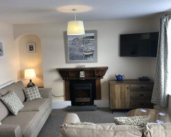 Views over the River Cleddau and Neyland Marina - Milford Haven - Living room