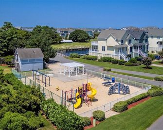 Gulfstream Village 112 - Havin' A Ball - Manteo - Building