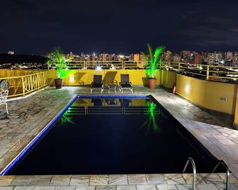 Hotel Dan Inn Ribeirão Preto By Nacional Inn - Ribeirão Preto - Piscina