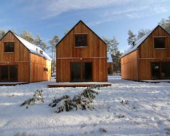 'Verde' cottage in Small Family Friendly Resort in Forest upon Warta River - Osjaków - Budynek