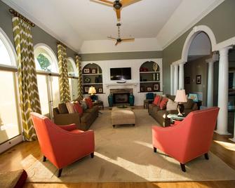 Luxurious one-of-a-kind lakefront estate with breathtaking views and sunsets. - Fort Mill - Living room
