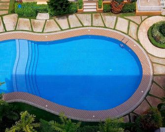 2 Bedroom And 1 Bedroom Apartments With Private Pool And Gym - Puerto Princesa - Pool