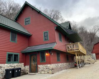 River Valley Cabin - Lansing - Edificio