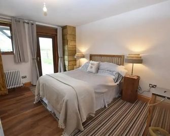 Oak tree stables cottage - Birmingham - Bedroom