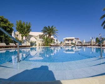 Isida Hotel Agia Marina - Chania - Pool