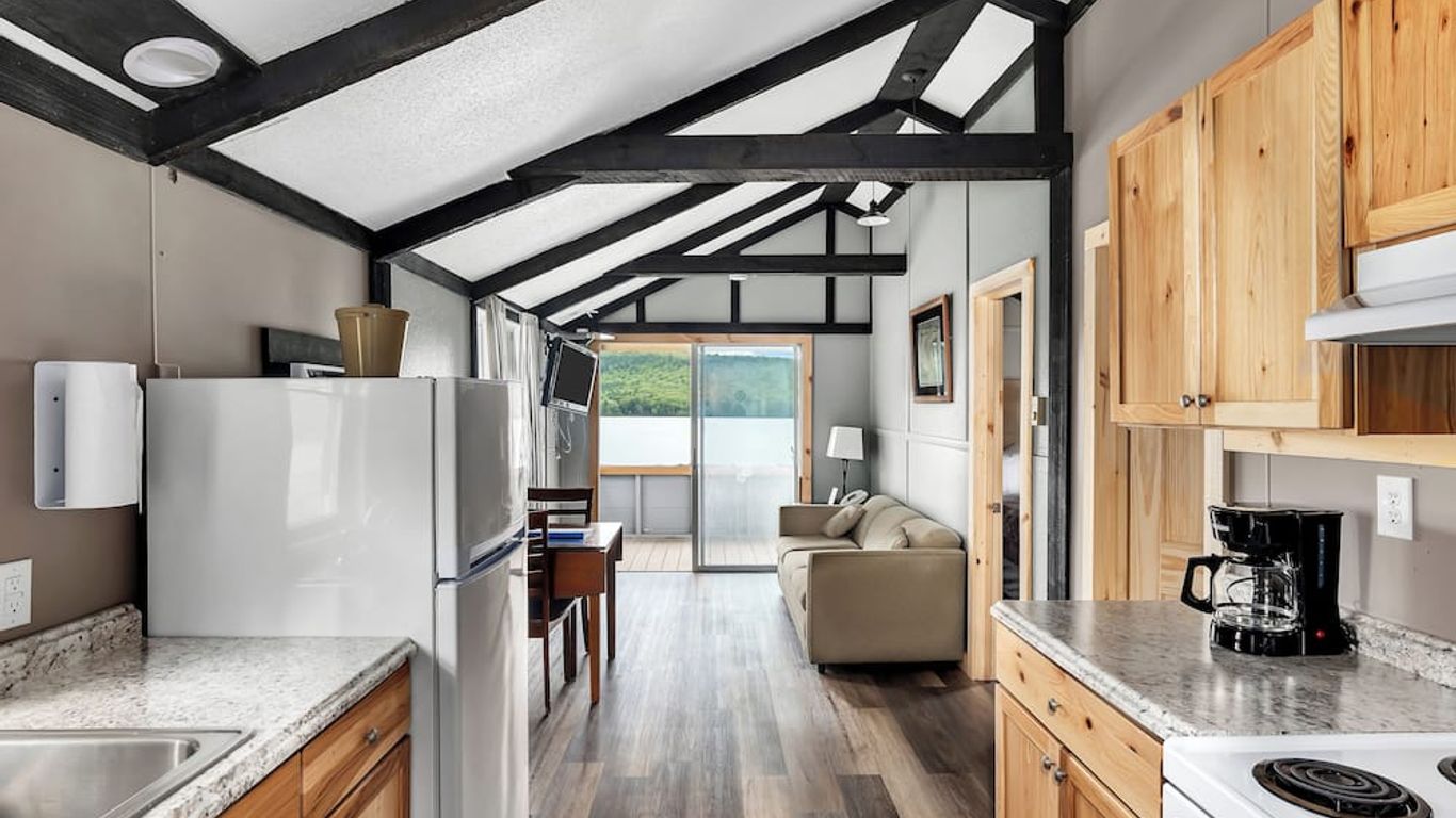 Bayside Inn & Marina