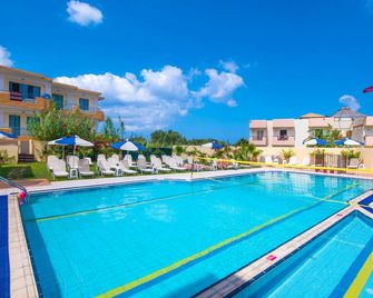 Irida Aparthotel Malia by Estia - Mália - Piscina