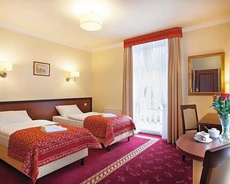 Hotel de Esperanto - Duszniki-Zdrój - غرفة نوم