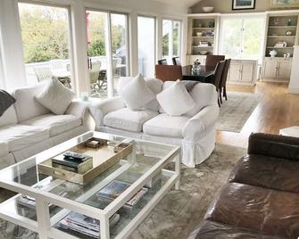 Southampton, Pool Open October, Waterview, Dogs Stay Free! Kayaks, Pingpong - Southampton - Living room