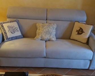 Three-room Apartment Giardino 'Il Borgo' a few steps from the sea - Palau - Soggiorno