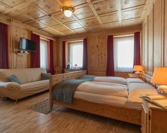 Hotel Alpina - Zernez - Bedroom