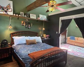 The Atrium - A Boutique Hotel - Suite 17 - Perryville - Bedroom