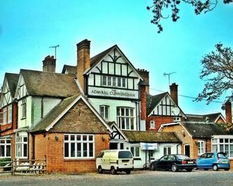 The Admiral Cunningham Hotel - Bracknell - Building