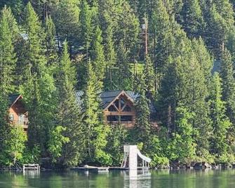 Christy's Cottage, Waterfront w/Slide & Ice Shanty - Kalispell - Vista del exterior