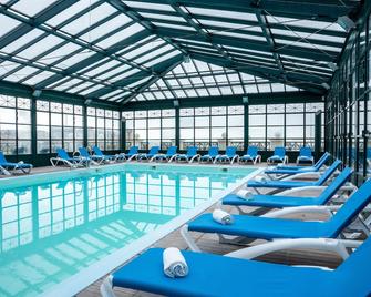 Sowell Hotels Le Beach - โทรวิล-ซูร์-แมร์ - สระว่ายน้ำ