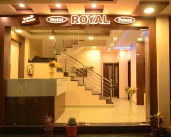 Hotel Royal Palace - 150 Meters from Mahakal Temple - Ujjain - Building