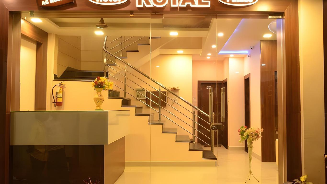 Hotel Royal Palace - 150 Meters from Mahakal Temple