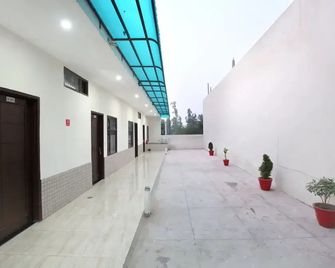 OYO 10070 Hotel Satkar Regency - Mohali - Pasillo