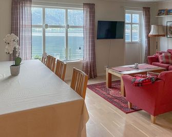 Stunning Home In Vallavik With Wifi - Ulvik - Salle à manger