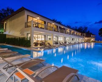 Hive Khaolak Beach Resort - Khao Lak - Pool