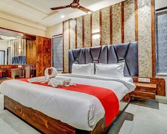 Hotel Apratim Lodging & Boarding - Ambarnath - Habitación
