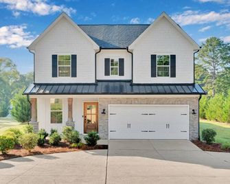 Immaculate & Cozy 4-Br Modern Farmhouse Retreat! - Belmont - Edificio
