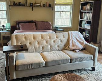 Lovers Lane FarmStay on a working family farm. Horses, cows, sheep, bees & more - Gordonsville - Habitación