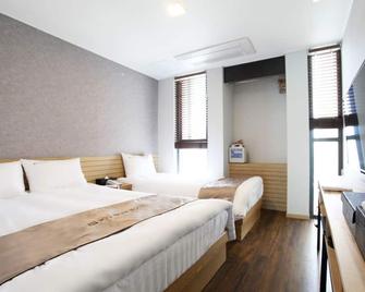 Jeju Slim Hotel - Ciudad de Jeju - Habitación