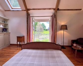 Chambre d'hôte La Haye d'Armor, 'La Roche Au Cerfs' - Le Mené - Habitación