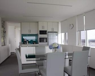 Boathouse - nearly in the water and wonderful views - Boathouse - nearly in the water - Augusta - Comedor