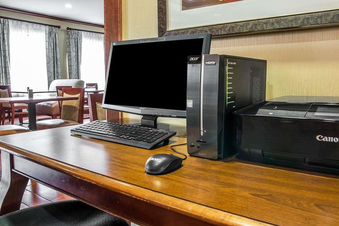 Comfort Inn Suites University South 56 1 2 9 Ann Arbor