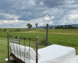 Glamp Shenandoah Valley. Stunning Tiny Home. Farm - Shenandoah