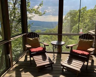 Bairnwick Too - One of the Best Bluff Views on the Sewanee Mountain - Monteagle - Balcony
