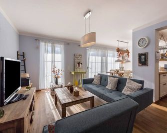 Ferienwohnung Lausbub - Otterfing - Wohnzimmer