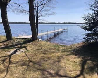 Family Friendly - Pontoon Boat Included - Quiet And Private Location - Eagle River - Beach