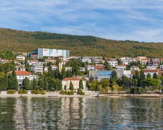Apartments Loncaric - Crikvenica - Vista del exterior