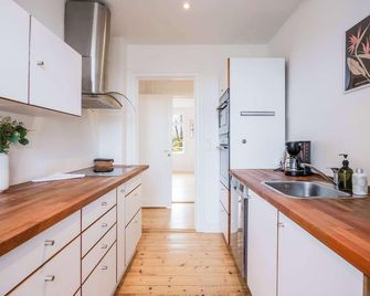 Charming Hellerup Residence - Copenhagen - Kitchen